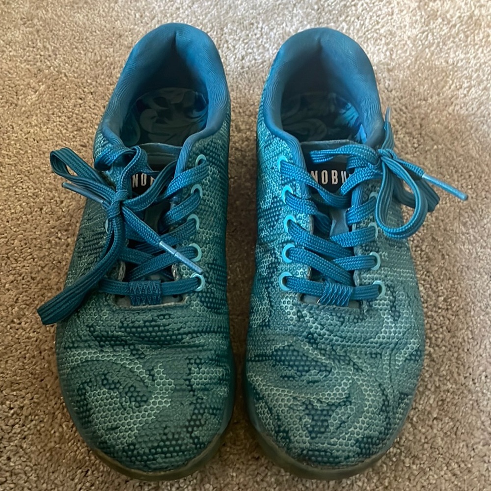 No Bull turquoise women’s size 6 CrossFit shoes
